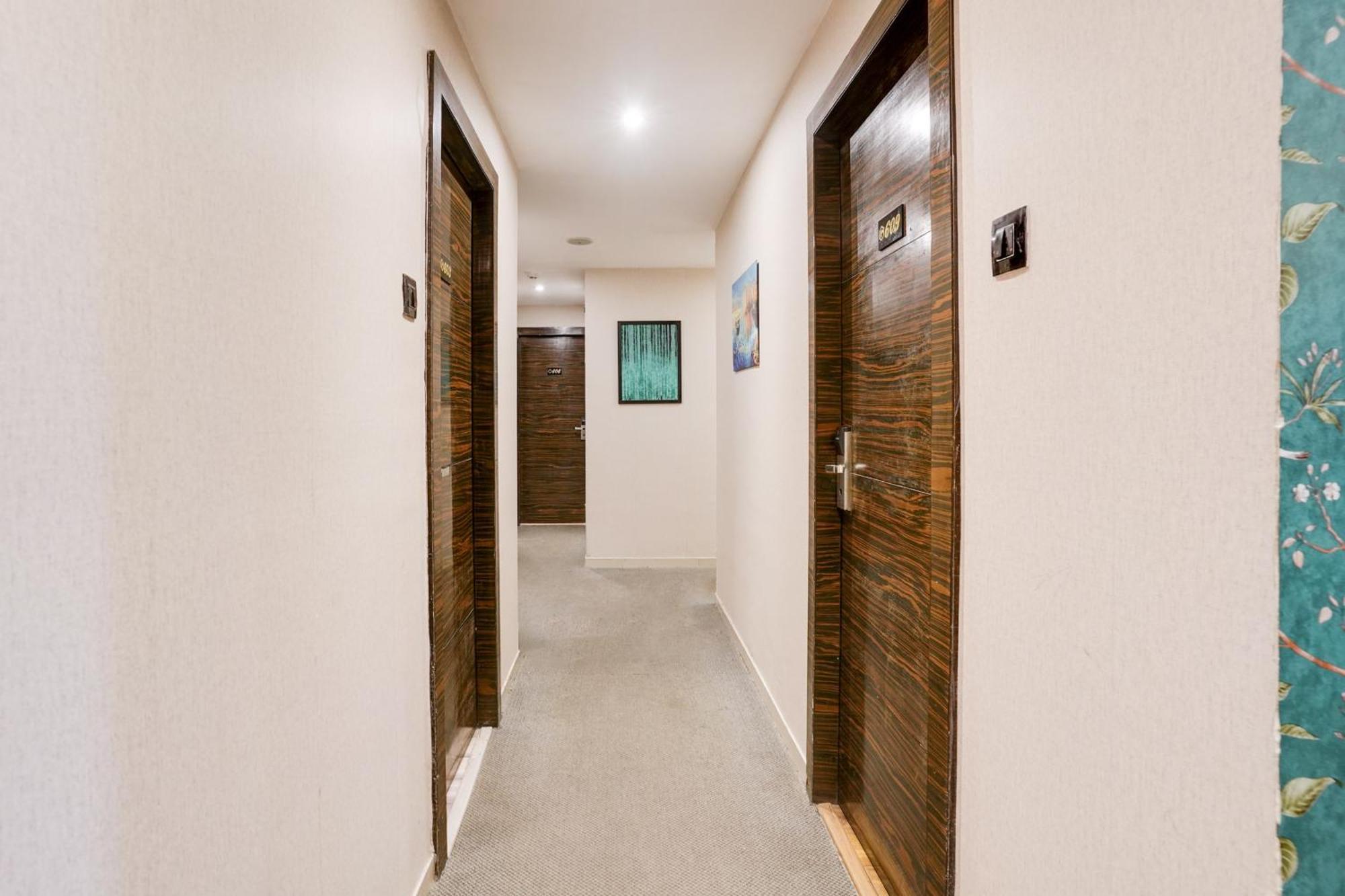 Super Collection O Andheri Near Western Express Highway Mumbai  Buitenkant foto